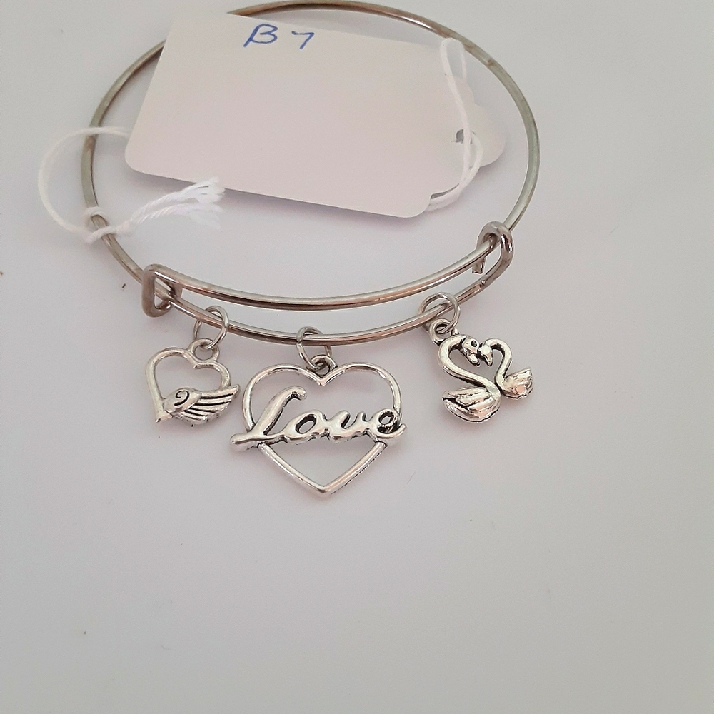 Adjustable bangle bracelet